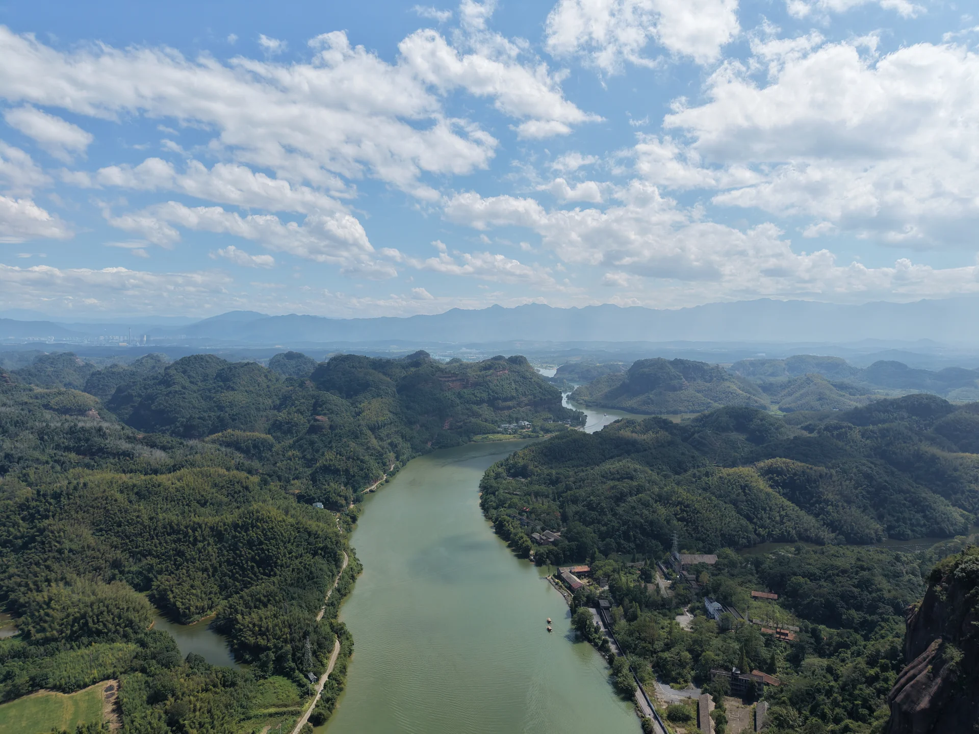 dji_fly_20251005_120242_0036_1759637296040_photo.webp