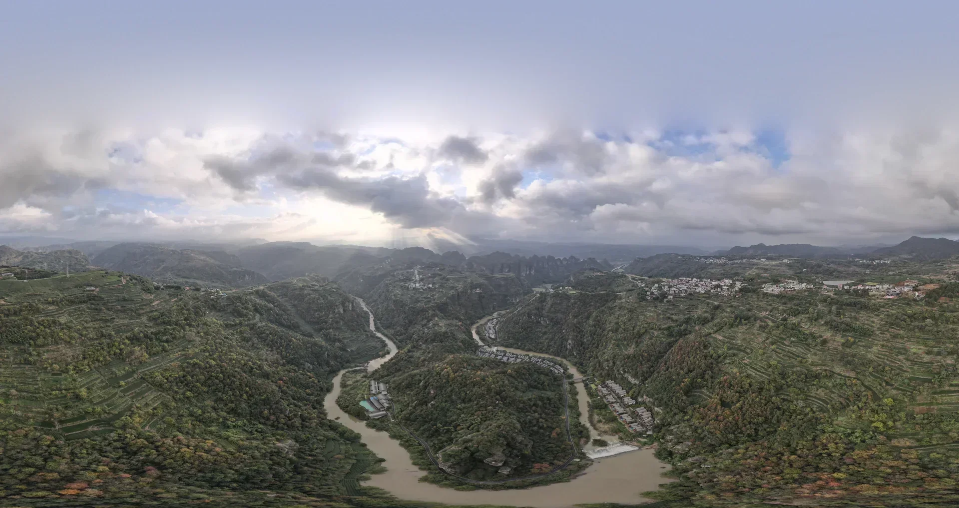 下岩贝村全景